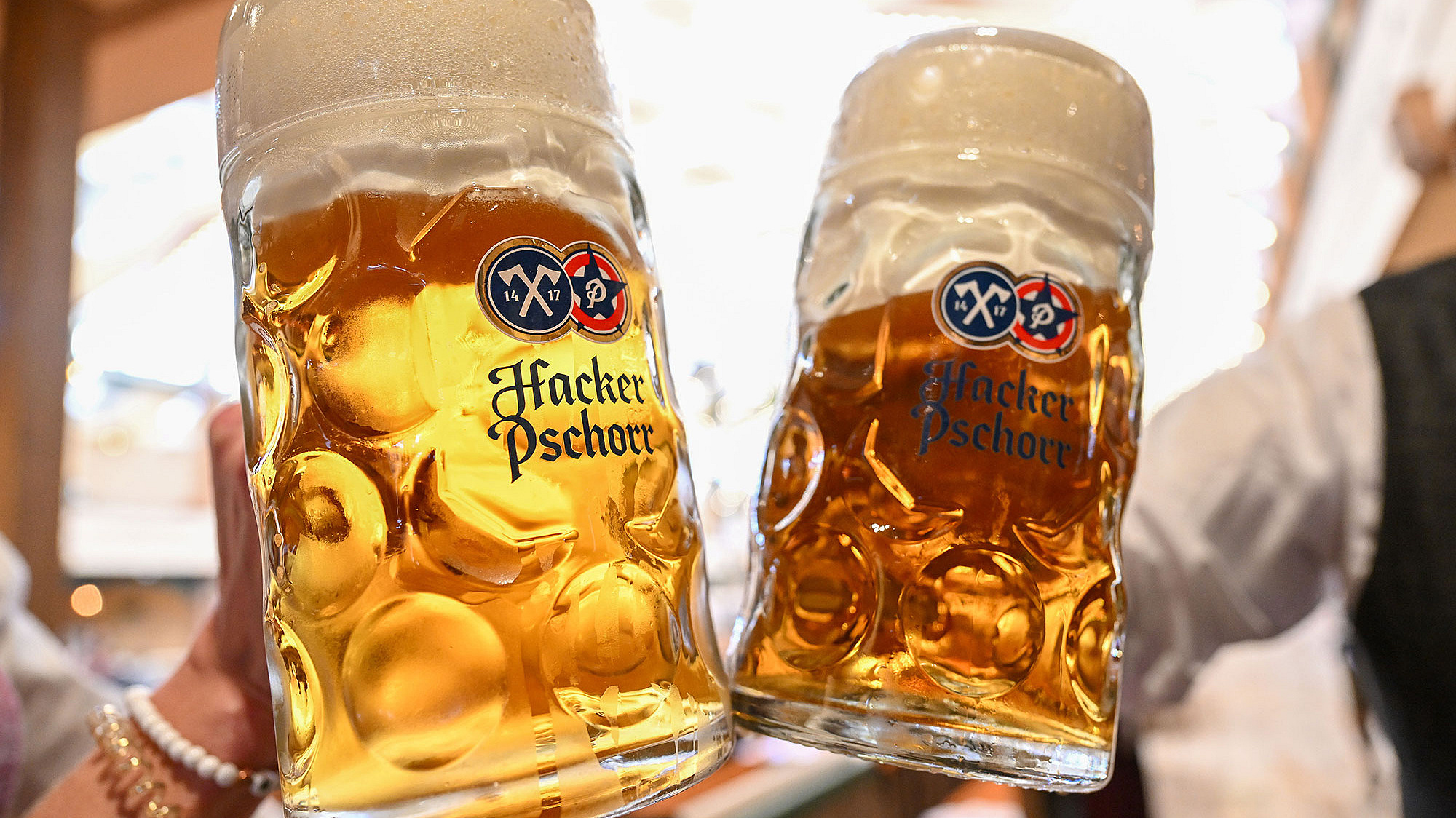 Hacker Pschorr Oktoberfestbier im Bierkrug